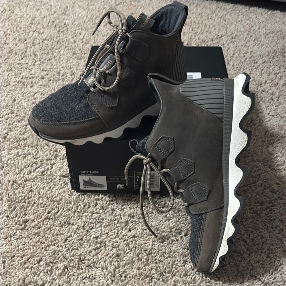 Sorel kinetic caribou 7.5 quarry women